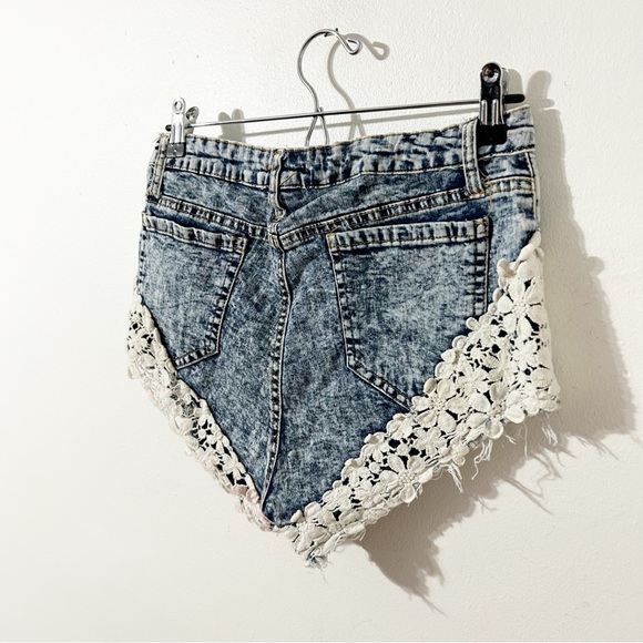 36 Point 5 Denim Jean Shorts Crocheted Lace Details Patch Pockets Acid Wash - Picture 5 of 9